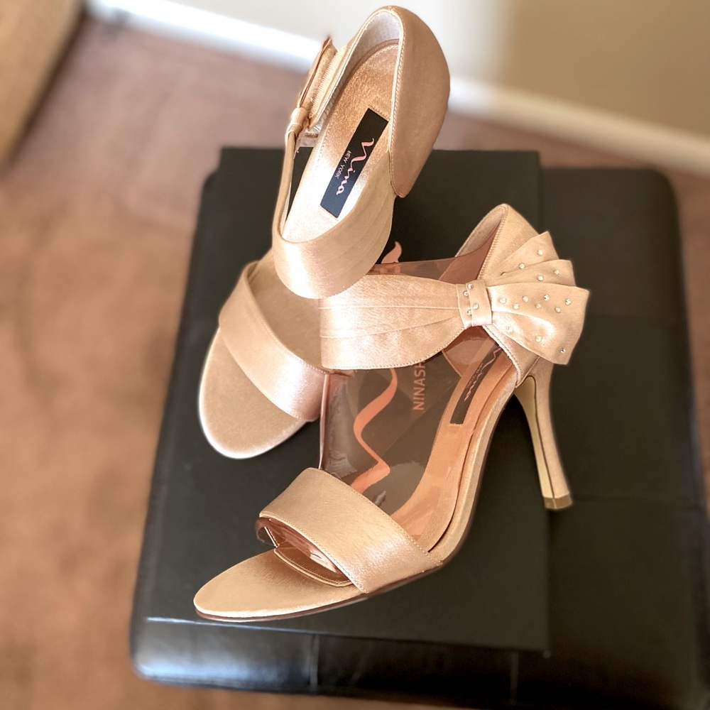 Nina Bridal shoe with bow